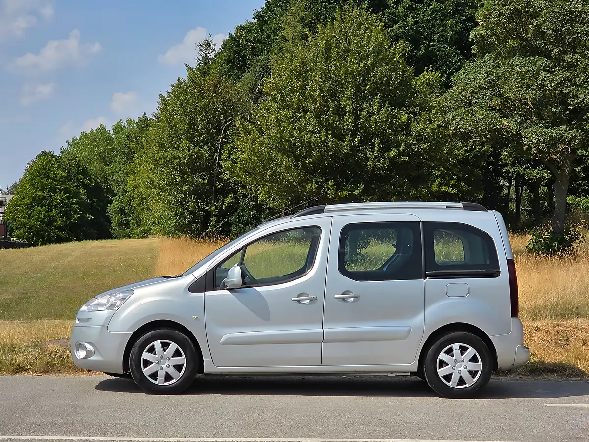 Used 2012 Peugeot Partner Tepee S Silver - Interior and Exterior details 4