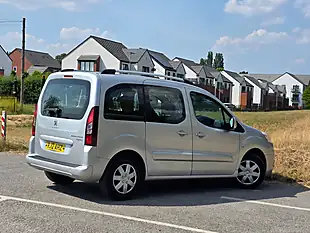 Used 2012 Peugeot Partner Tepee S Silver - Interior and Exterior details 7