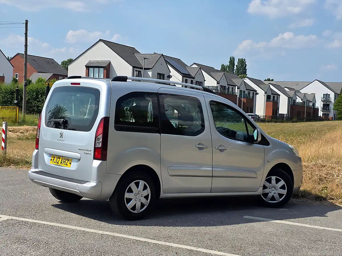 Used 2012 Peugeot Partner Tepee S Silver - Interior and Exterior details 7