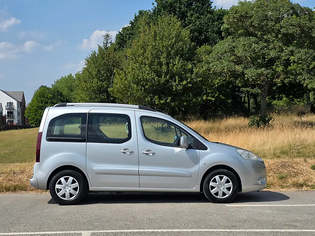 Used 2012 Peugeot Partner Tepee S Silver - Interior and Exterior details 8
