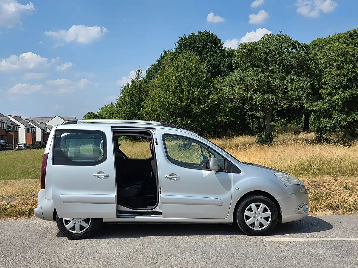 Used 2012 Peugeot Partner Tepee S Silver - Interior and Exterior details 9