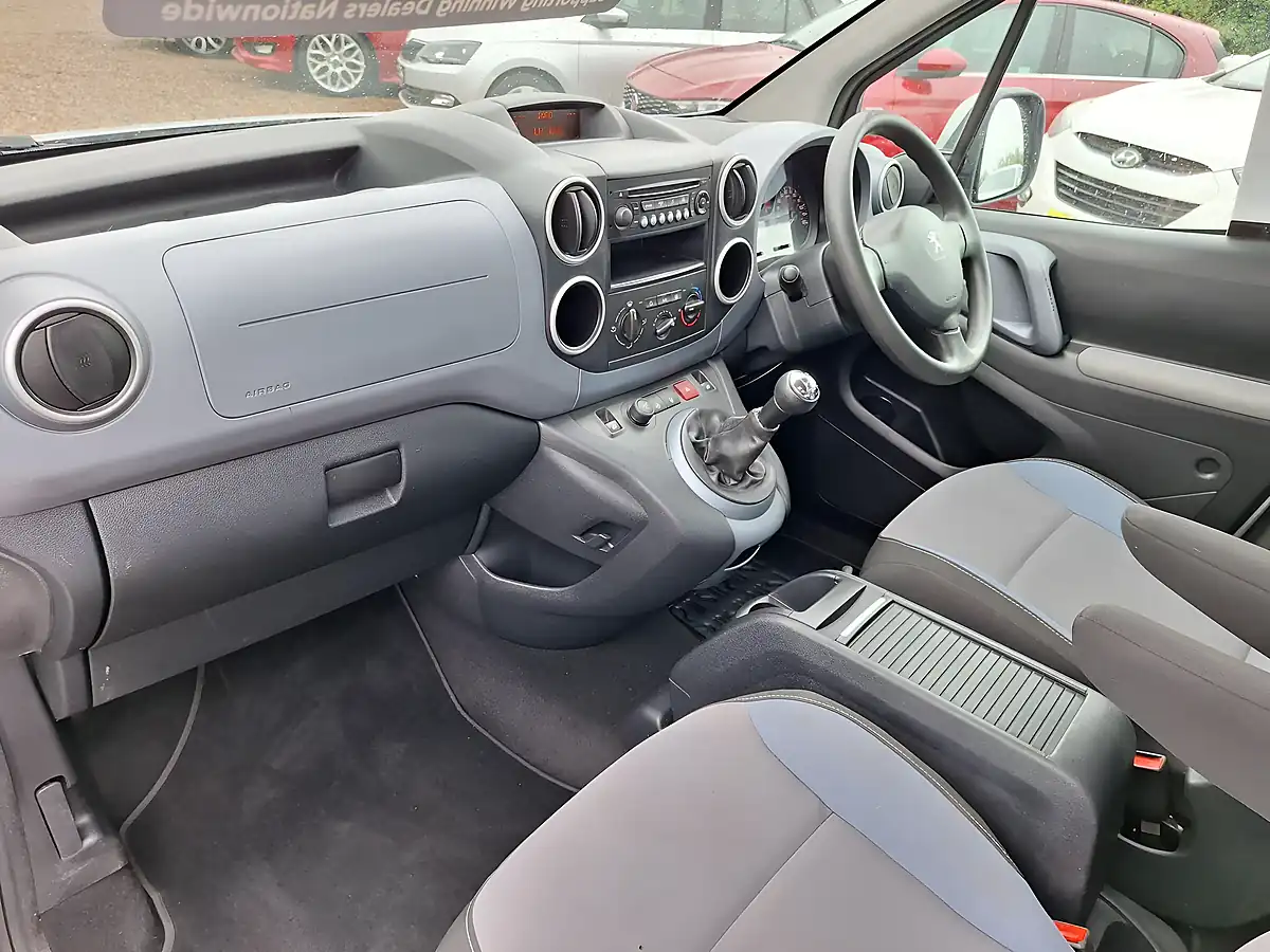 Used 2012 Peugeot Partner Tepee Tepee Family Silver - Interior and Exterior details 3