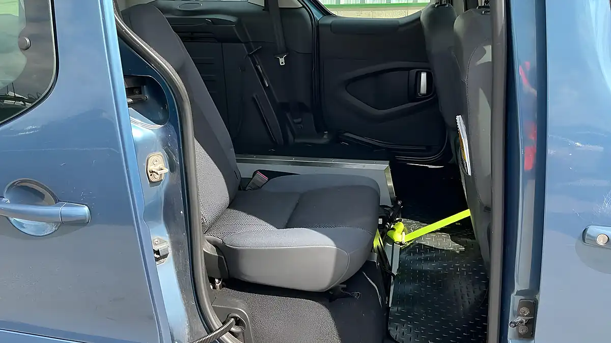 Used 2012 Peugeot Partner Tepee Tepee S Blue - Interior and Exterior details 8