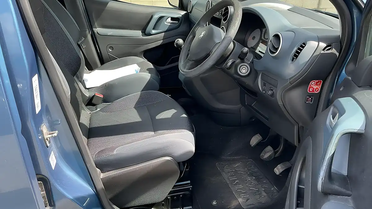 Used 2012 Peugeot Partner Tepee Tepee S Blue - Interior and Exterior details 9