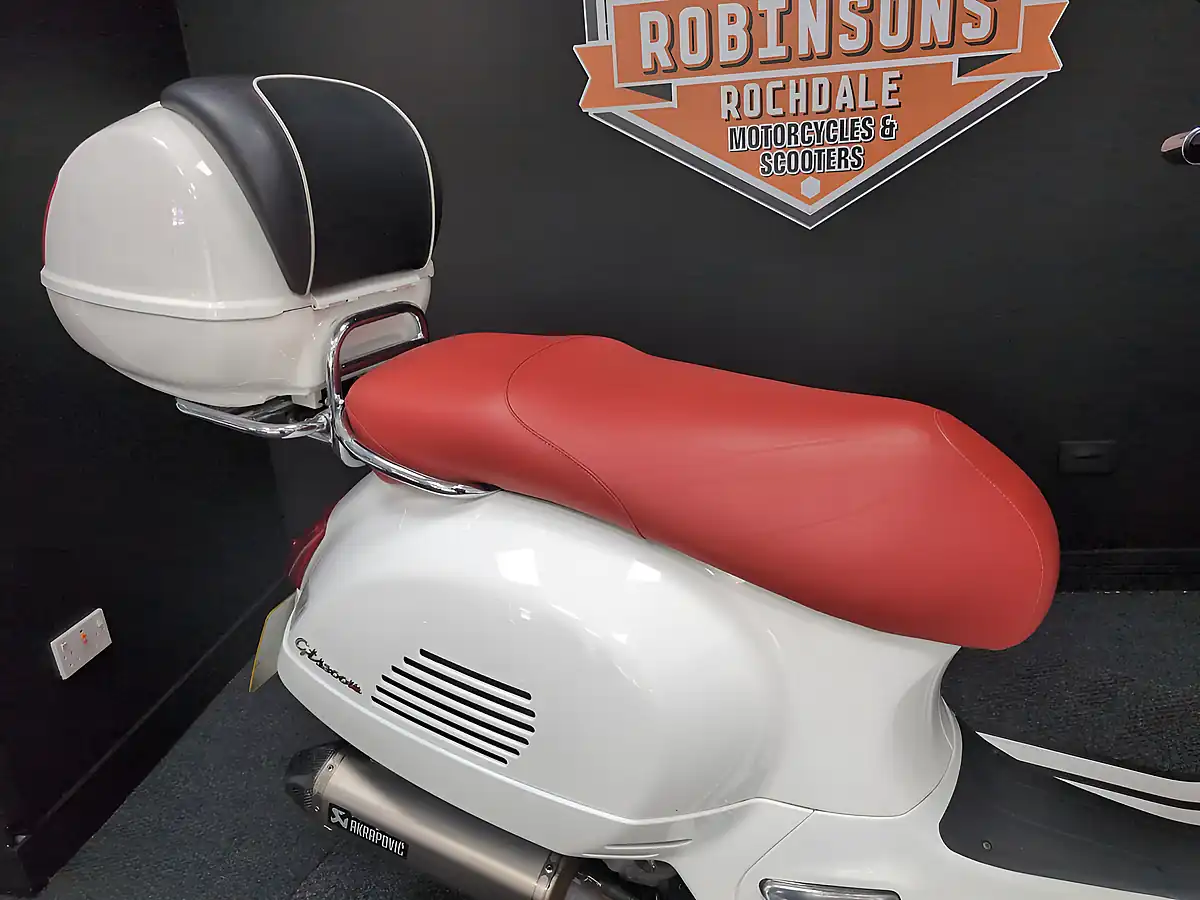 Used 2012 Piaggio Vespa Gts Super White - Interior and Exterior details 10