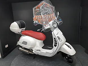 Used 2012 Piaggio Vespa Gts Super White - Interior and Exterior details 3