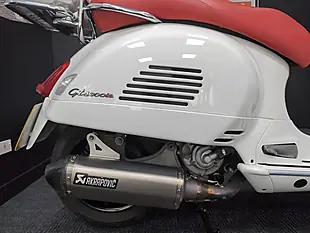 Used 2012 Piaggio Vespa Gts Super White - Interior and Exterior details 8