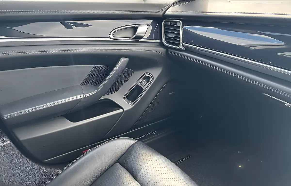 Used 2012 Porsche Panamera Tiptronics Black - Interior and Exterior details 13