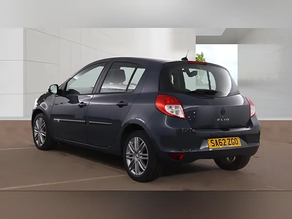 Used 2012 Renault Clio Dynamique Tomtom Blue - Interior and Exterior details 2