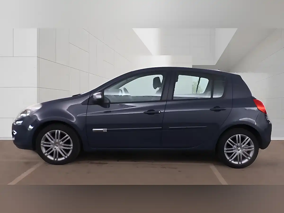 Used 2012 Renault Clio Dynamique Tomtom Blue - Interior and Exterior details 5