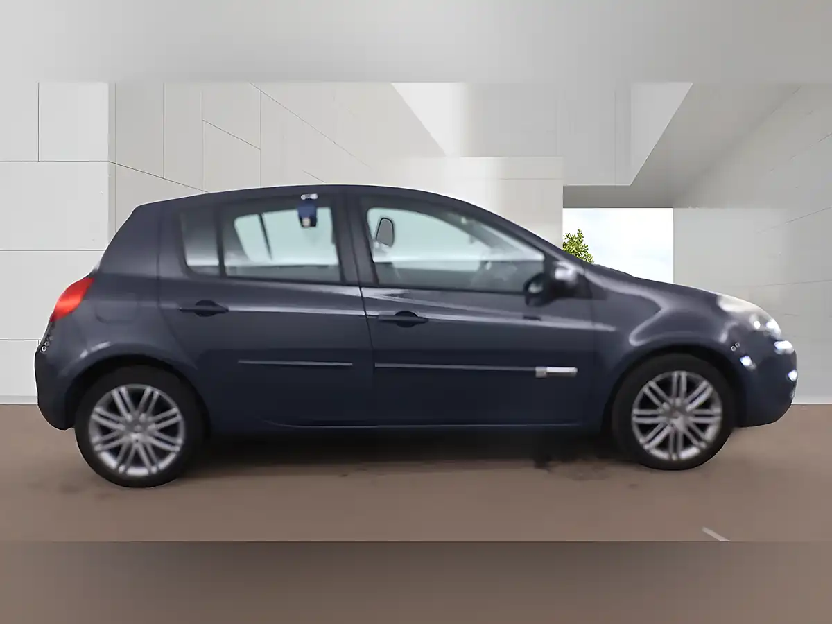 Used 2012 Renault Clio Dynamique Tomtom Blue - Interior and Exterior details 6