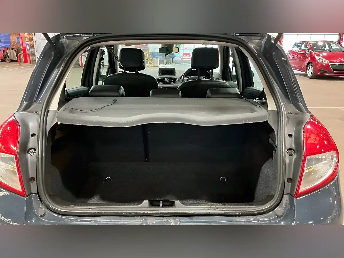 Used 2012 Renault Clio Dynamique Tomtom Blue - Interior and Exterior details 7