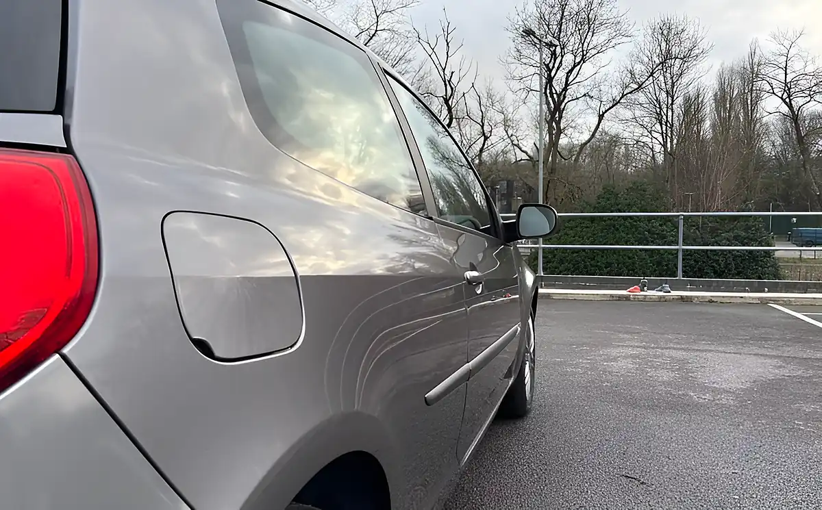 Used 2012 Renault Clio Dynamique Tomtom Grey - Interior and Exterior details 12