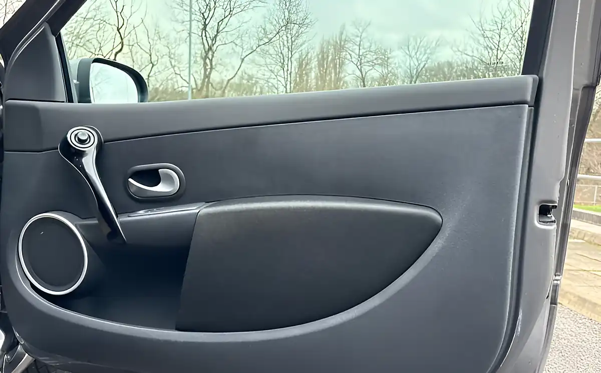 Used 2012 Renault Clio Dynamique Tomtom Grey - Interior and Exterior details 14