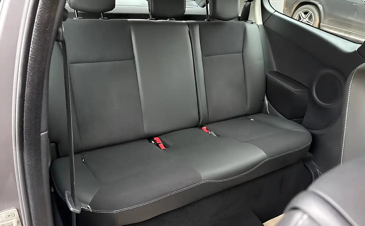 Used 2012 Renault Clio Dynamique Tomtom Grey - Interior and Exterior details 19