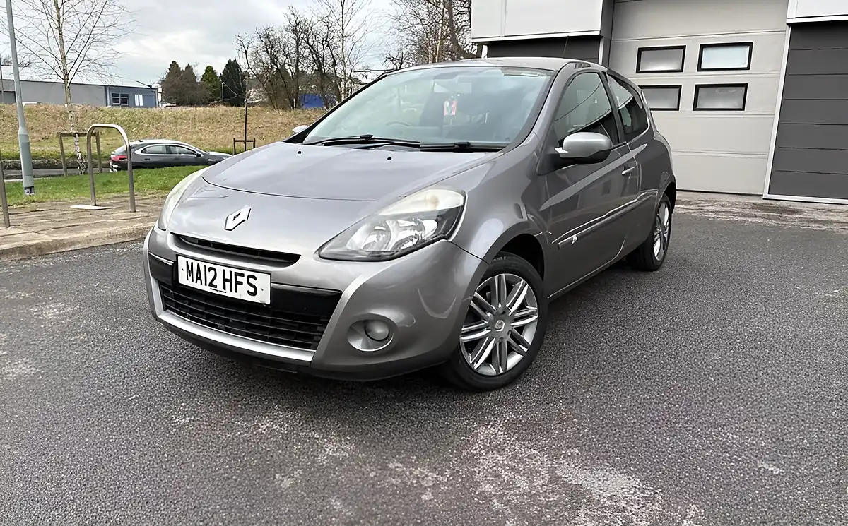 Used 2012 Renault Clio Dynamique Tomtom Grey - Interior and Exterior details 2
