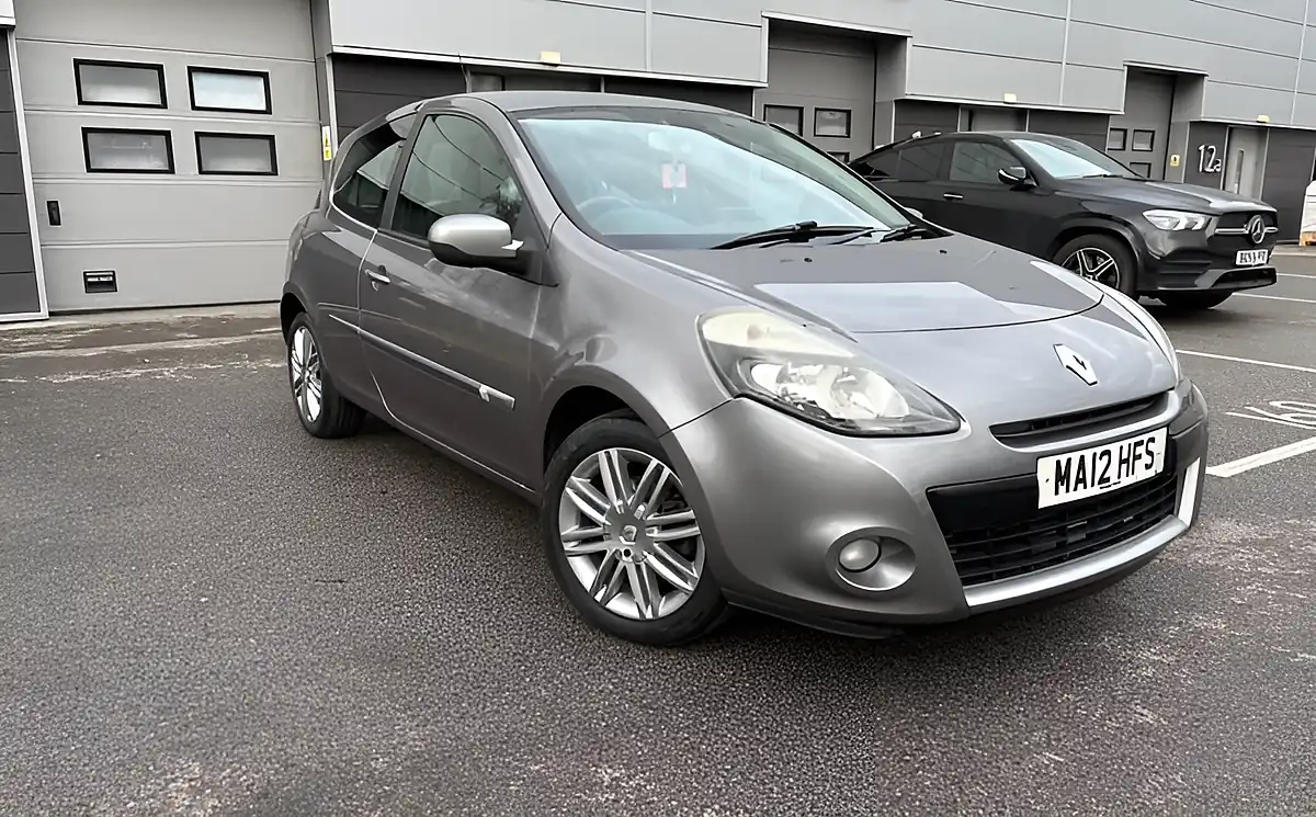 Used 2012 Renault Clio Dynamique Tomtom Grey - Interior and Exterior details 5