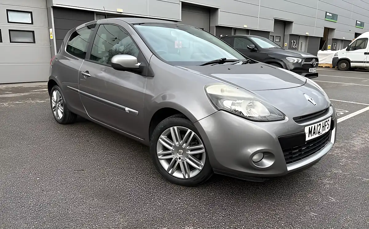 Used 2012 Renault Clio Dynamique Tomtom Grey - Interior and Exterior details 6
