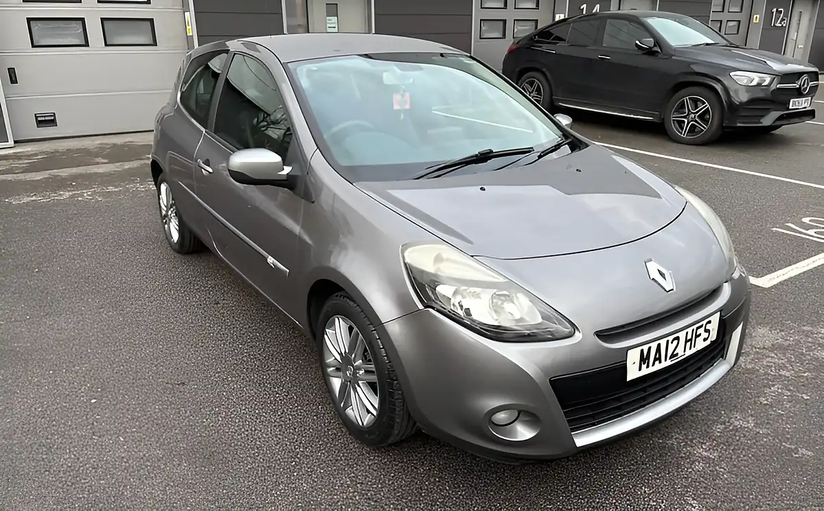 Used 2012 Renault Clio Dynamique Tomtom Grey - Interior and Exterior details 7