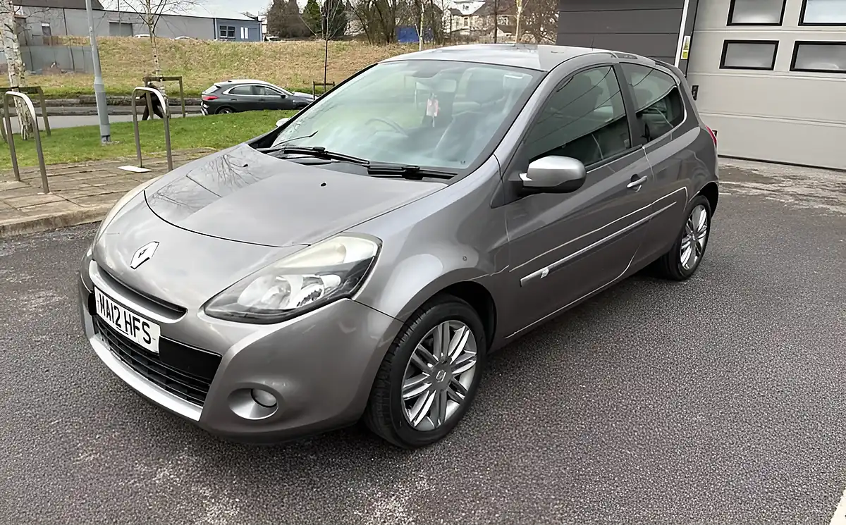 Used 2012 Renault Clio Dynamique Tomtom Grey - Interior and Exterior details 8