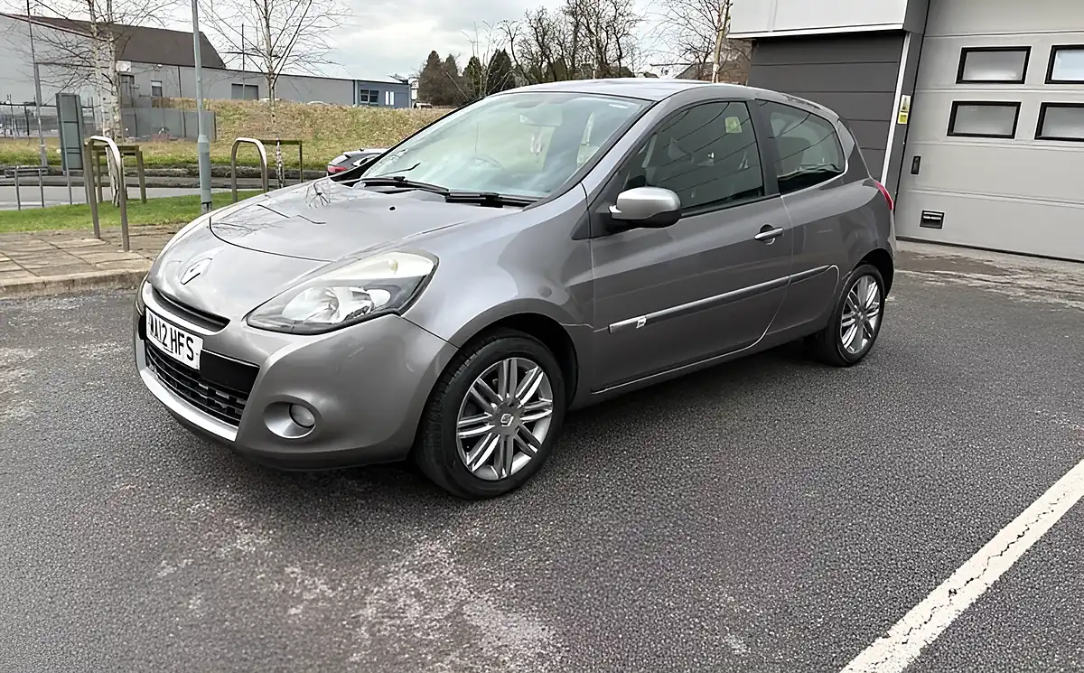 Used 2012 Renault Clio Dynamique Tomtom Grey - Interior and Exterior details 9