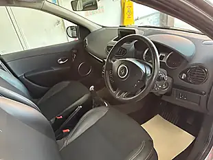 Used 2012 Renault Clio Dynamique Tomtom Silver - Interior and Exterior details 16