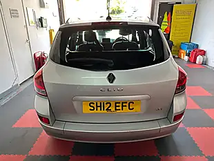 Used 2012 Renault Clio Dynamique Tomtom Silver - Interior and Exterior details 8