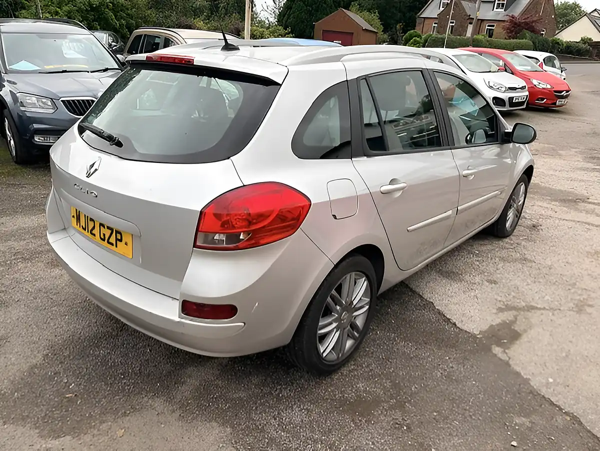 Used 2012 Renault Clio Dynamique Tomtom Silver - Interior and Exterior details 5