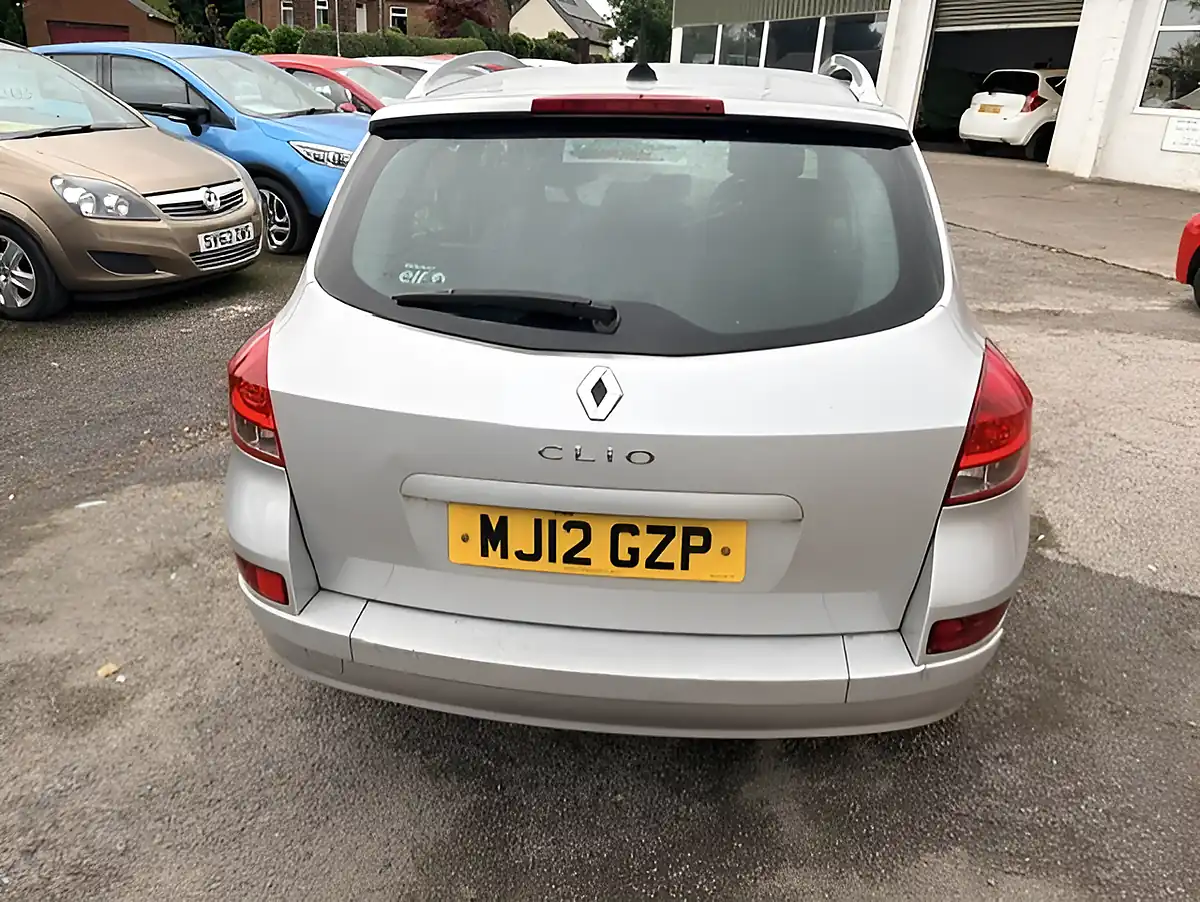 Used 2012 Renault Clio Dynamique Tomtom Silver - Interior and Exterior details 7