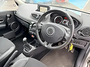 Used 2012 Renault Clio Dynamique Tomtom Silver - Interior and Exterior details 8