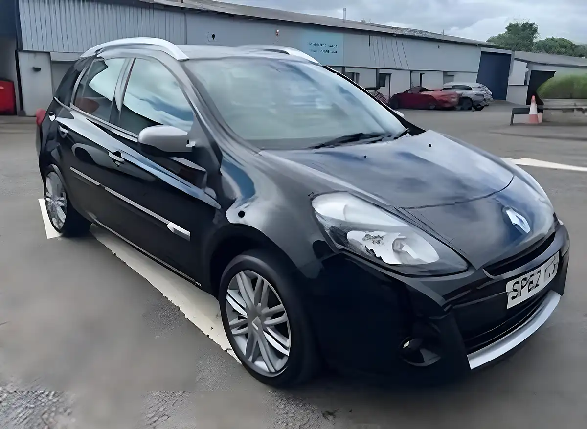 Used 2012 Renault Clio Dynamique Tomtom Sport Tourer Black - Interior and Exterior details 2