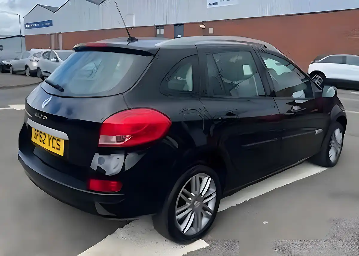 Used 2012 Renault Clio Dynamique Tomtom Sport Tourer Black - Interior and Exterior details 3
