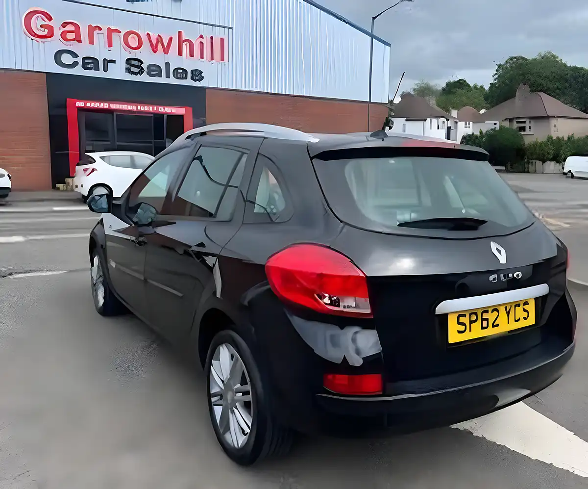 Used 2012 Renault Clio Dynamique Tomtom Sport Tourer Black - Interior and Exterior details 5