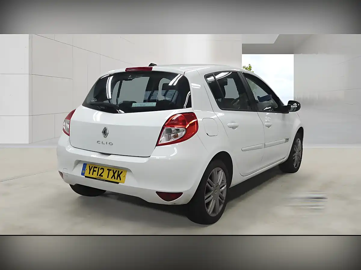 Used 2012 Renault Clio Dynamique Tomtom White - Interior and Exterior details 5