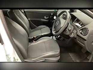 Used 2012 Renault Clio Dynamique Tomtom White - Interior and Exterior details 8