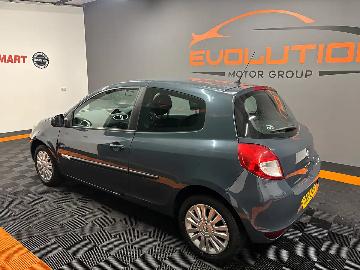 Used 2012 Renault Clio Expression + Blue - Interior and Exterior details 3