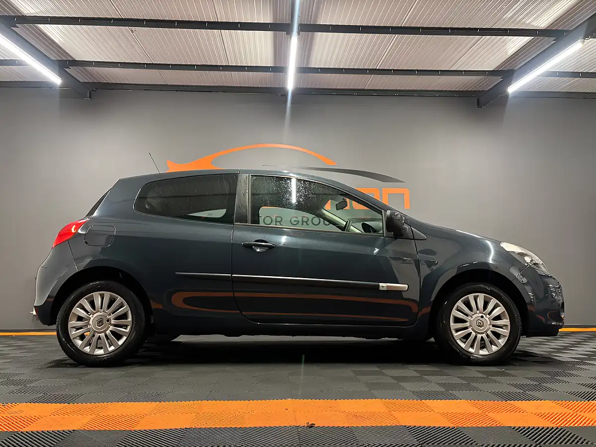 Used 2012 Renault Clio Expression + Blue - Interior and Exterior details 4