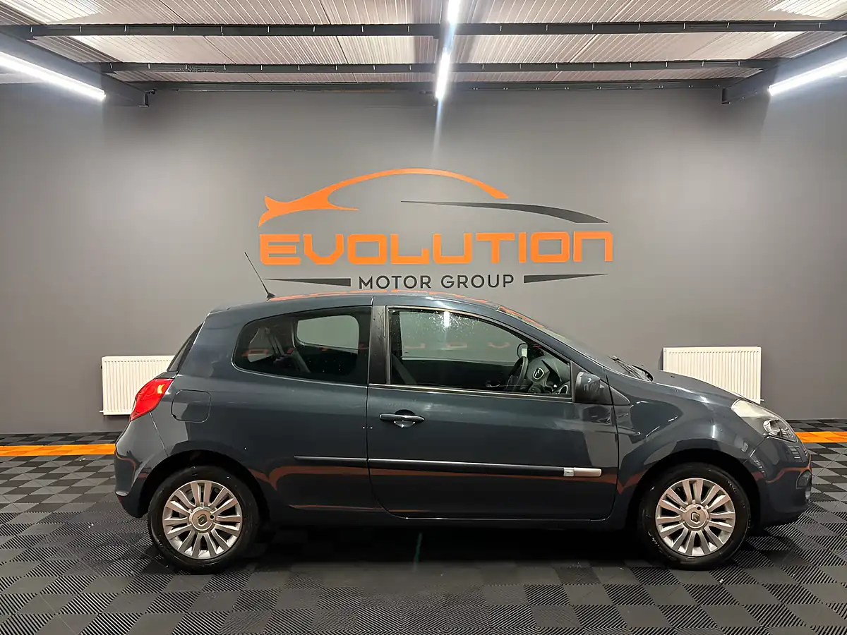 Used 2012 Renault Clio Expression + Blue - Interior and Exterior details 6