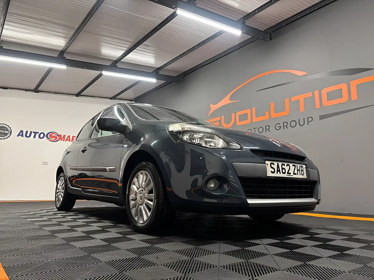 Used 2012 Renault Clio Expression + Blue - Interior and Exterior details 7