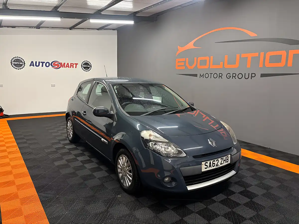 Used 2012 Renault Clio Expression + Blue - Interior and Exterior details 8