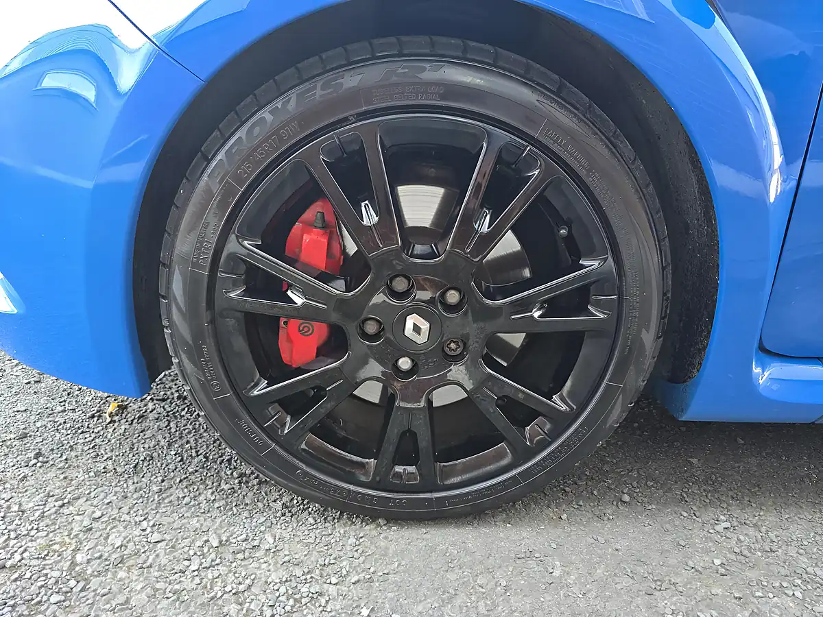 Used 2012 Renault Clio Renaultsport Blue - Interior and Exterior details 11