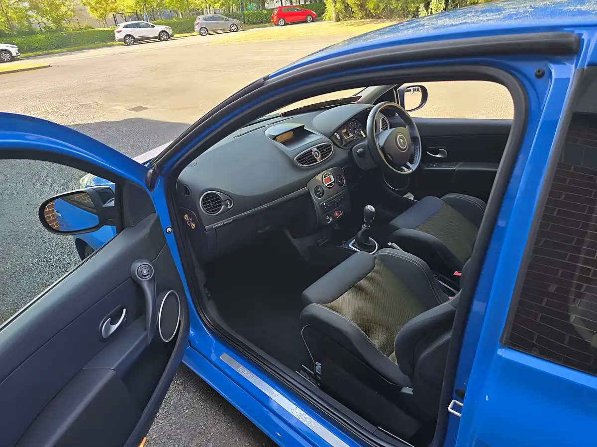 Used 2012 Renault Clio Renaultsport Blue - Interior and Exterior details 13