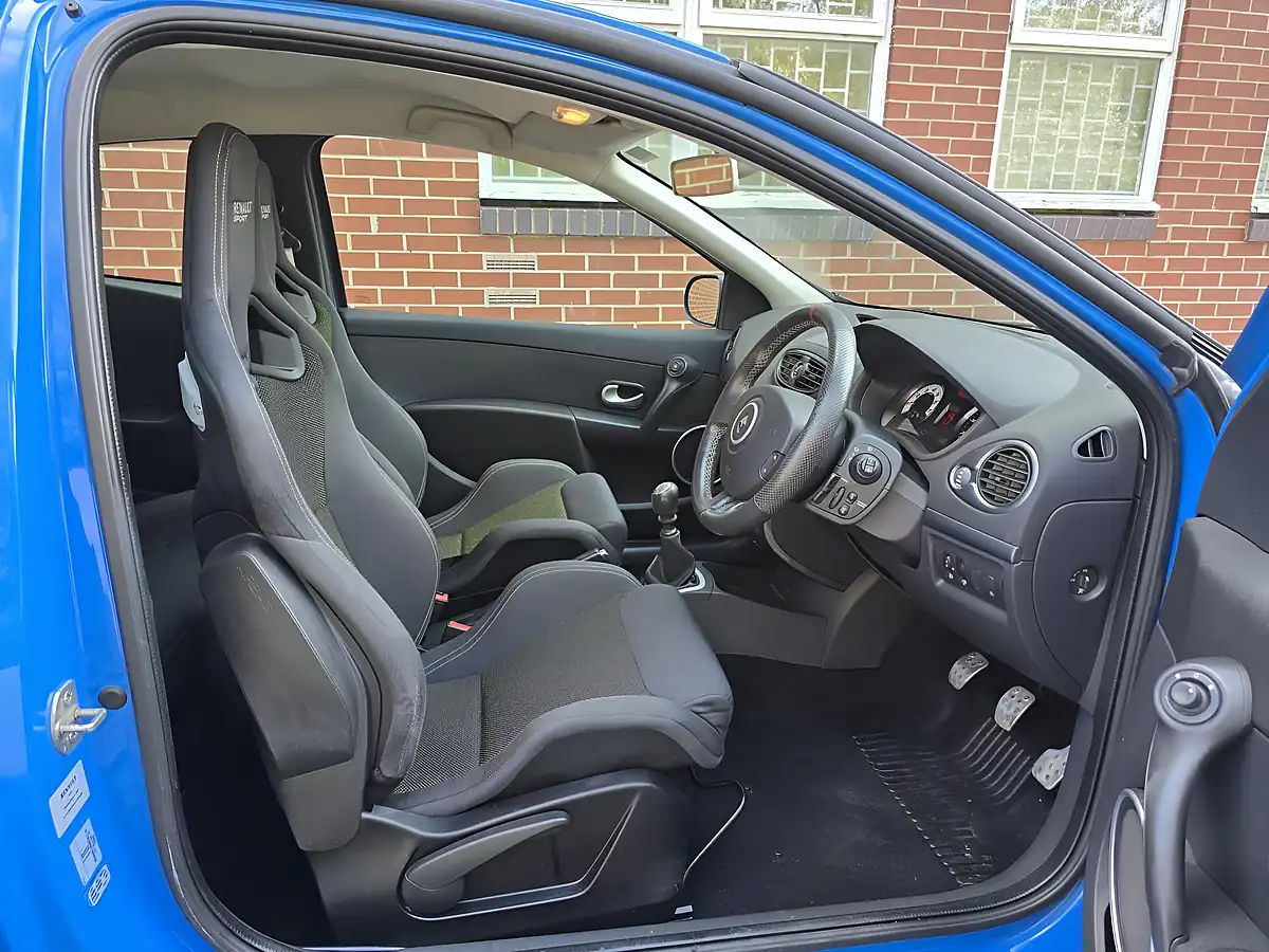 Used 2012 Renault Clio Renaultsport Blue - Interior and Exterior details 14