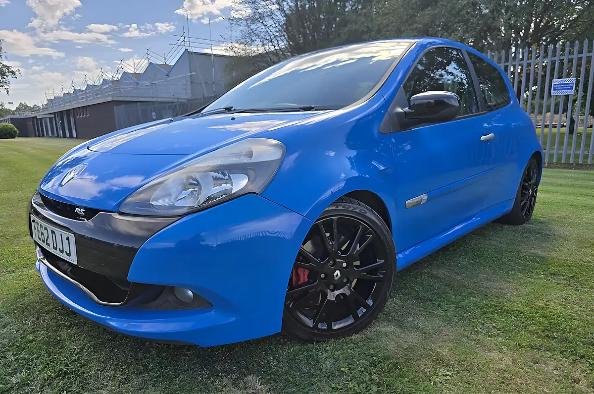 Used 2012 Renault Clio Renaultsport Blue - Interior and Exterior details 6