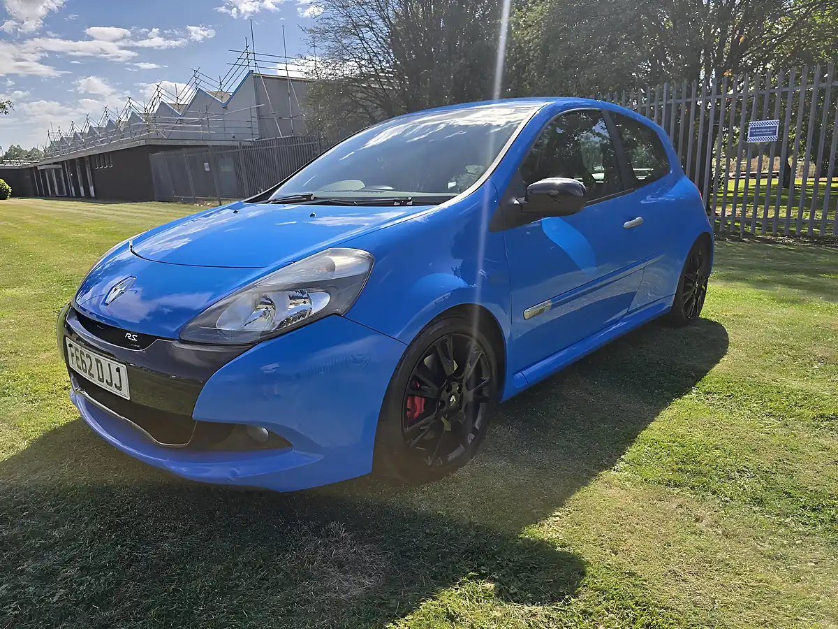 Used 2012 Renault Clio Renaultsport Blue - Interior and Exterior details 9