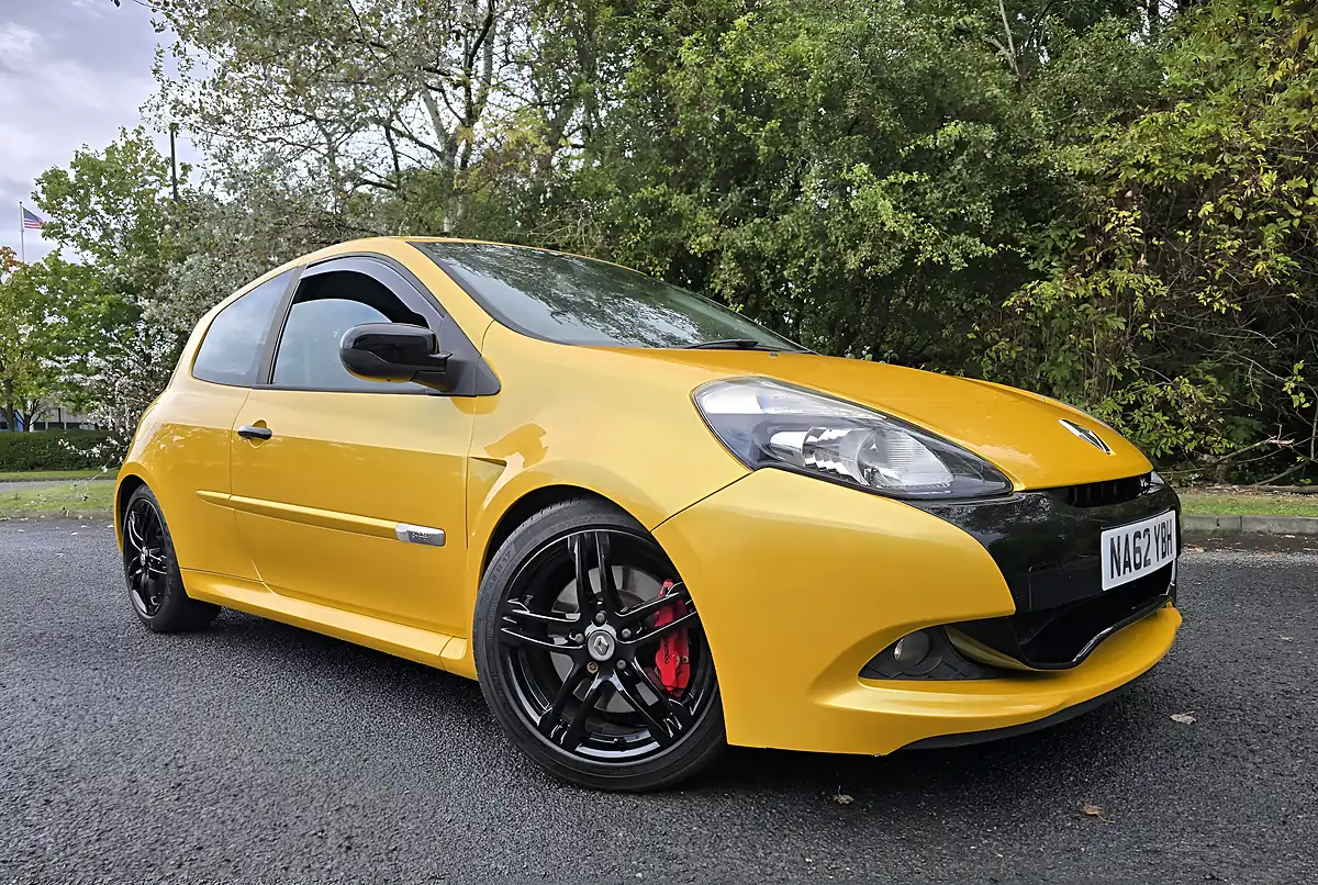 Used 2012 Renault Clio Renaultsport Yellow - Front View