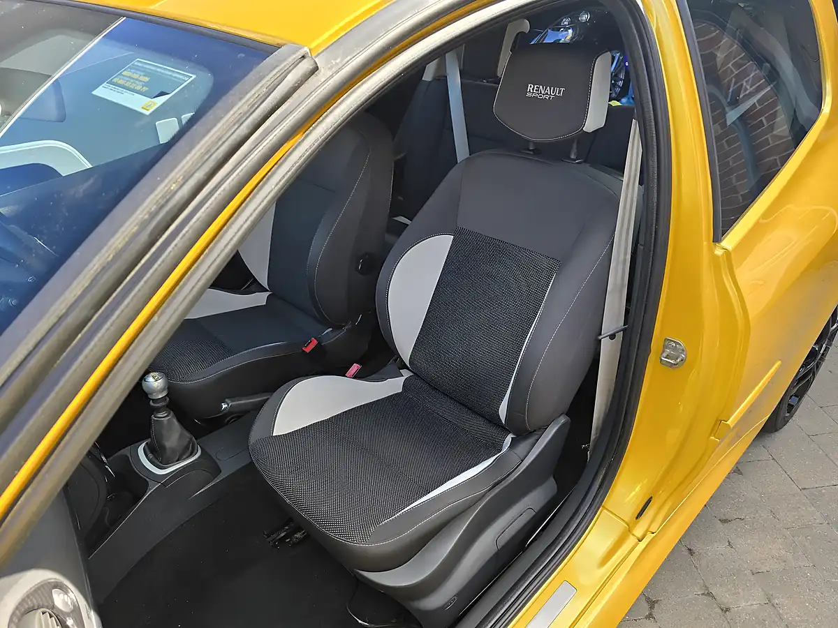 Used 2012 Renault Clio Renaultsport Yellow - Interior and Exterior details 10