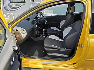 Used 2012 Renault Clio Renaultsport Yellow - Interior and Exterior details 11