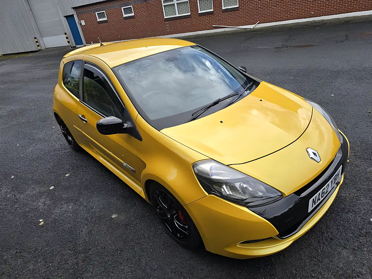 Used 2012 Renault Clio Renaultsport Yellow - Interior and Exterior details 15