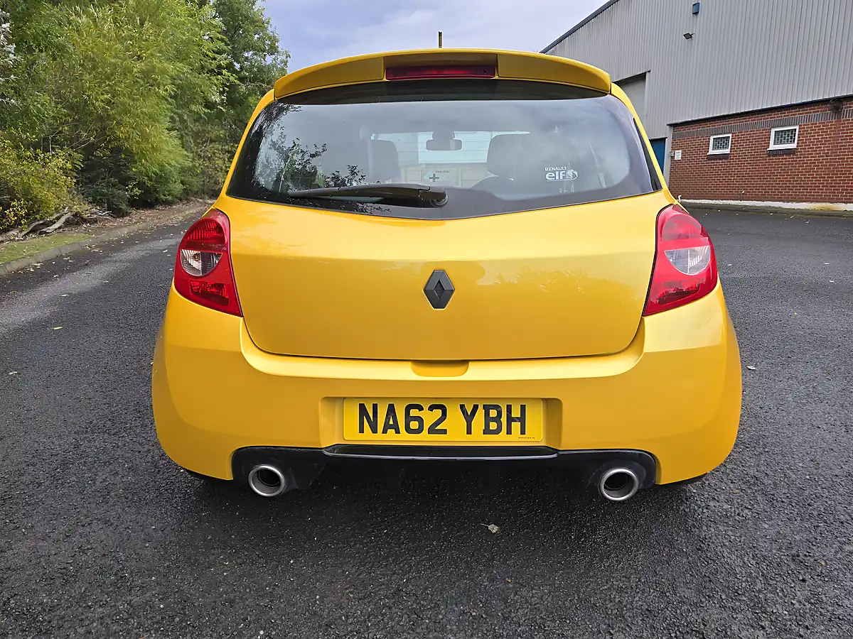 Used 2012 Renault Clio Renaultsport Yellow - Interior and Exterior details 16